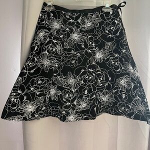 90’s black floral mini skirt